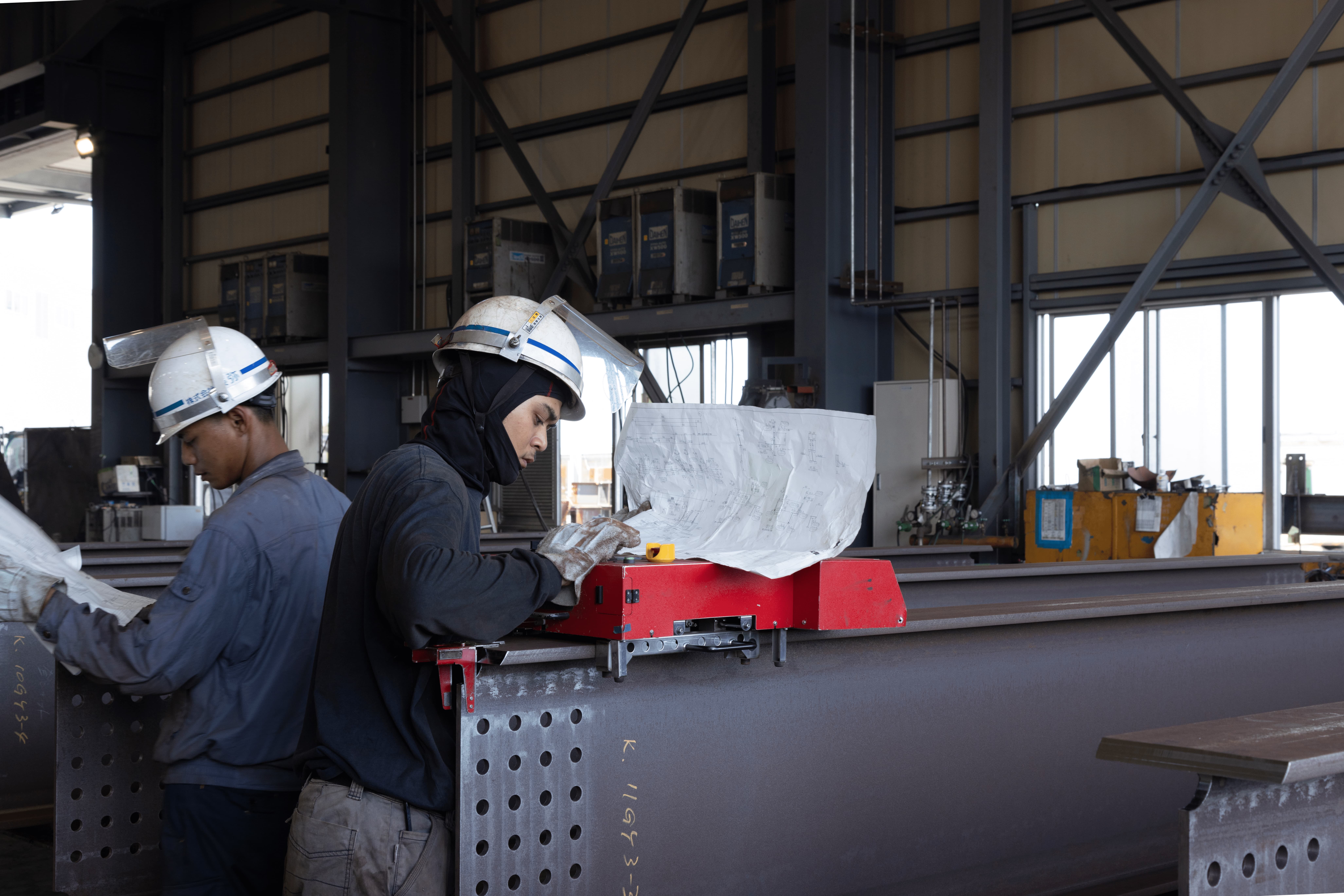 factory_men_working